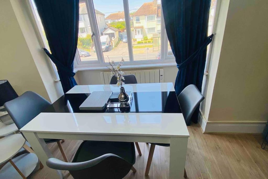 Family Marine Apartment With Sea View Dawlish Bagian luar foto