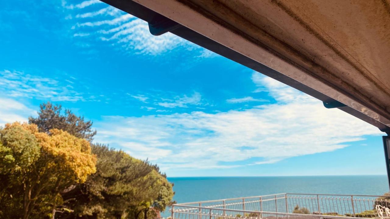 Family Marine Apartment With Sea View Dawlish Bagian luar foto